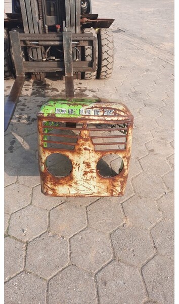 Deutz-Fahr 4006-5206 - Capot pour Machine agricole: photos 1 Deutz-Fahr 4006-5206 - Capot pour Machine agricole: photos 1