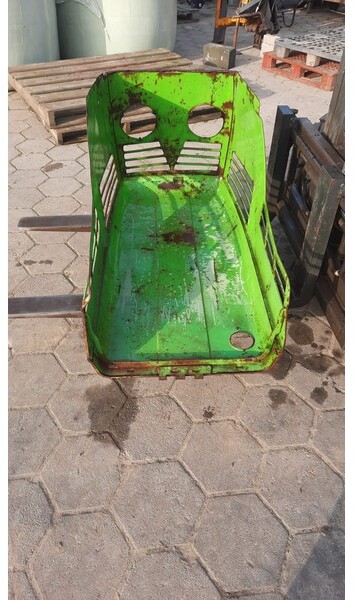 Deutz-Fahr 4006-5206 - Capot pour Machine agricole: photos 2 Deutz-Fahr 4006-5206 - Capot pour Machine agricole: photos 2