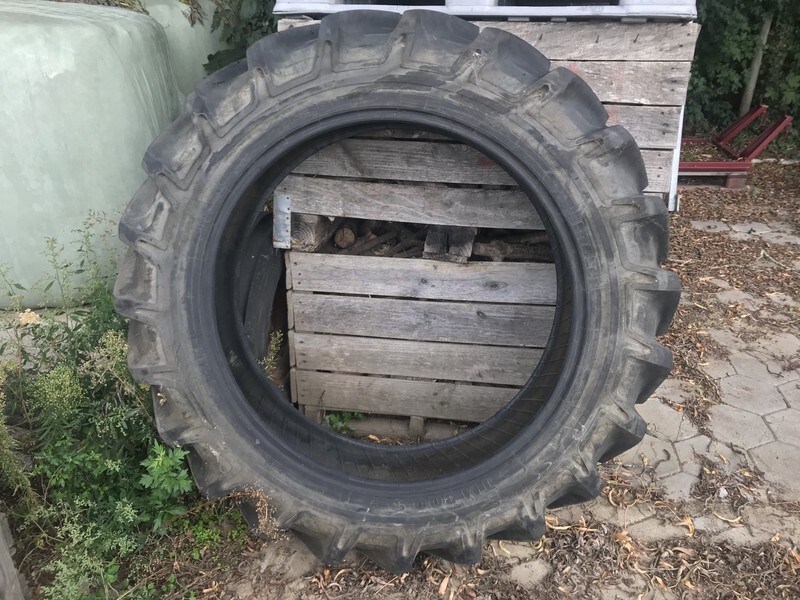 Pirelli 13.6R38 losse band - Pneu pour Machine agricole: photos 1 Pirelli 13.6R38 losse band - Pneu pour Machine agricole: photos 1