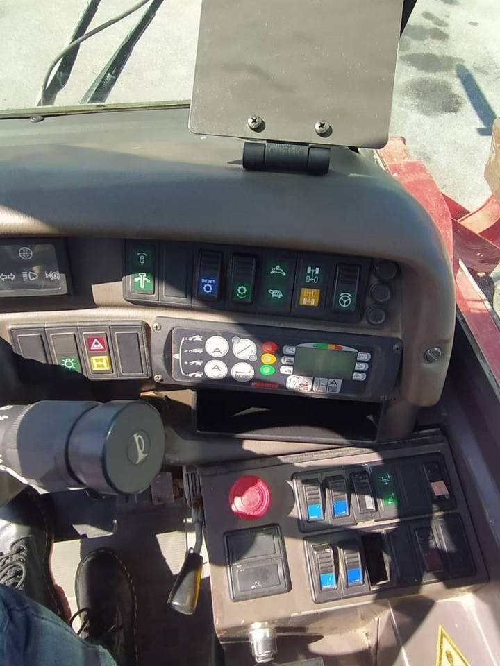 Manitou 1635 - Chariot télescopique: photos 4 Manitou 1635 - Chariot télescopique: photos 4