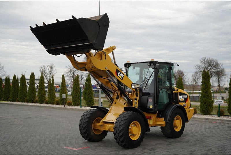 Caterpillar 906M / ŁADOWARKA KOŁOWA / 2019 ROK / ŁYŻKA SZCZĘKOWA / - Chargeuse sur pneus: photos 1 Caterpillar 906M / ŁADOWARKA KOŁOWA / 2019 ROK / ŁYŻKA SZCZĘKOWA / - Chargeuse sur pneus: photos 1