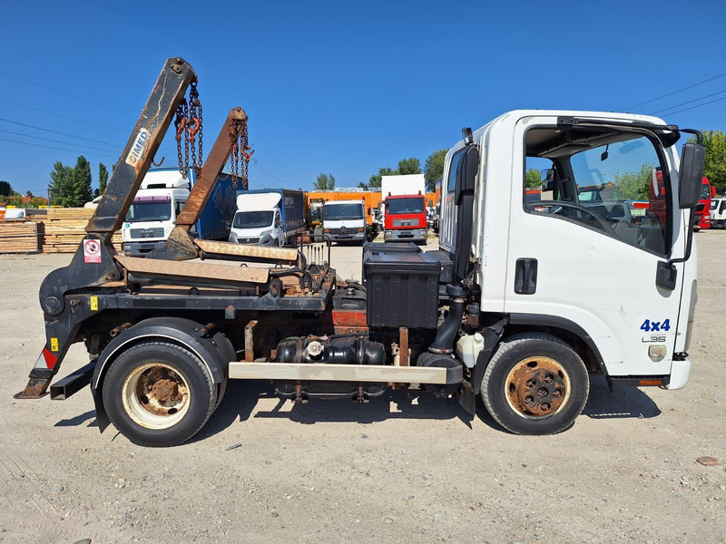 Isuzu 4X4 - container transport - Camion multibenne: photos 4 Isuzu 4X4 - container transport - Camion multibenne: photos 4