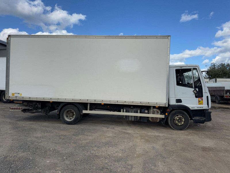 Camion fourgon Iveco 100 E 18 nur für Teile: photos 8 Camion fourgon Iveco 100 E 18 nur für Teile: photos 8