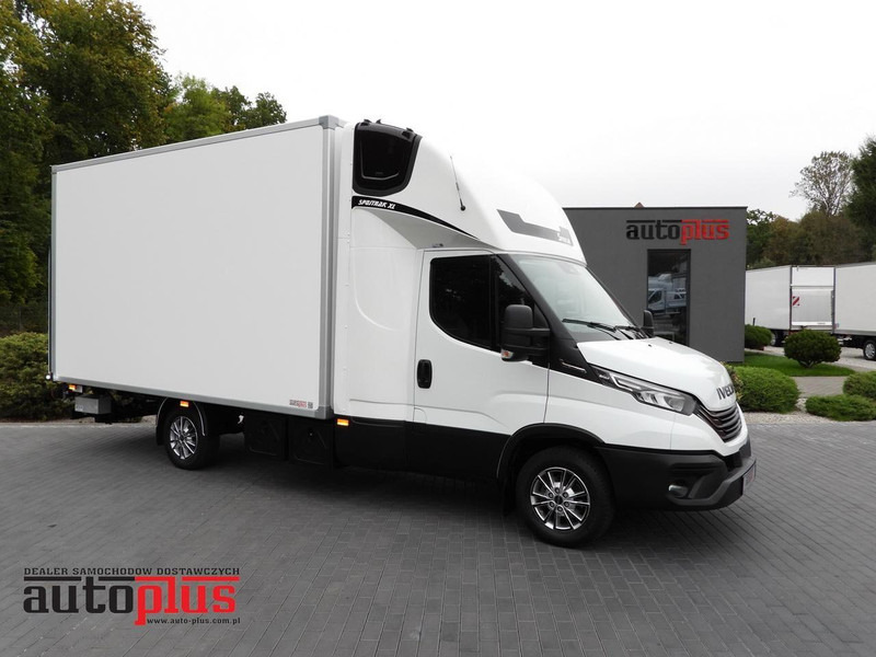 Iveco DAILY 35S18 KONTENER HI-MATIC WINDA 8 PALET TEMPOMAT NAWIGACJA L - Fourgon: photos 1 Iveco DAILY 35S18 KONTENER HI-MATIC WINDA 8 PALET TEMPOMAT NAWIGACJA L - Fourgon: photos 1
