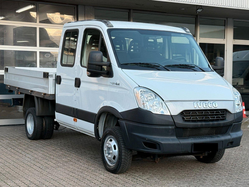 Iveco Daily 35C15 flatbed - Fourgon plateau, Utilitaire double cabine: photos 3 Iveco Daily 35C15 flatbed - Fourgon plateau, Utilitaire double cabine: photos 3