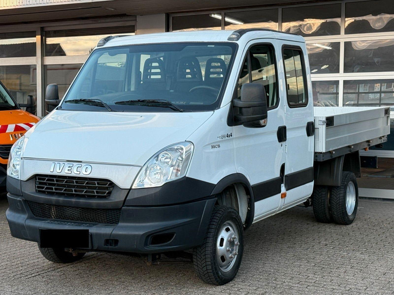 Iveco Daily 35C15 flatbed - Fourgon plateau, Utilitaire double cabine: photos 1 Iveco Daily 35C15 flatbed - Fourgon plateau, Utilitaire double cabine: photos 1