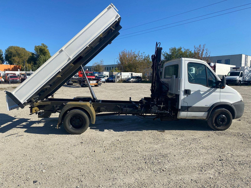 Iveco Daily 65 C 18 - 3 sided Tipper + HIAB 033T Crane - Véhicule utilitaire benne: photos 2 Iveco Daily 65 C 18 - 3 sided Tipper + HIAB 033T Crane - Véhicule utilitaire benne: photos 2