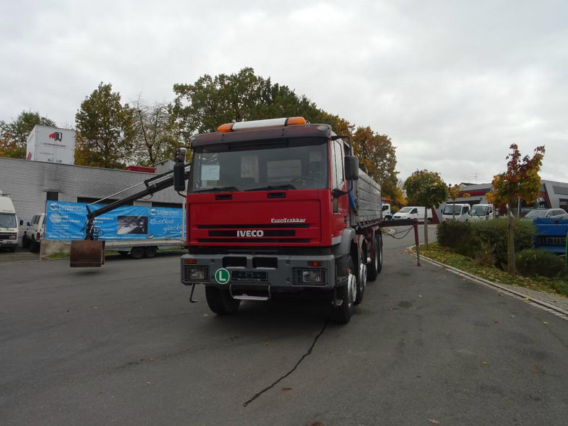 Iveco EuroTrakker 32.340 - 3 way tipper truck + crane - Camion benne, Camion grue: photos 4 Iveco EuroTrakker 32.340 - 3 way tipper truck + crane - Camion benne, Camion grue: photos 4