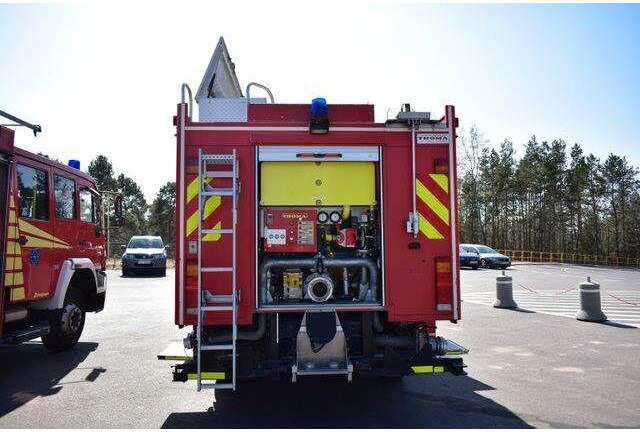 MAN 4x4 Firetruck Feuerwehr DOKA Expedition Camper - Camion de pompier: photos 4 MAN 4x4 Firetruck Feuerwehr DOKA Expedition Camper - Camion de pompier: photos 4