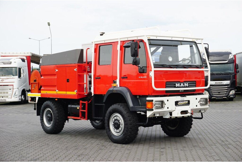 MAN / LE 220 / 4 X 4 / DOKA / STRAŻ POZARNA - Camion de pompier: photos 2 MAN / LE 220 / 4 X 4 / DOKA / STRAŻ POZARNA - Camion de pompier: photos 2