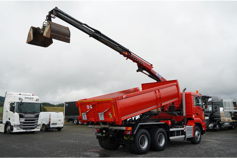 MAN TGS 26.400 / 6x4 / WYWROTKA 2 STRONNA + HDS HMF 1530 K2 / HYDR - Camion benne, Camion grue: photos 4 MAN TGS 26.400 / 6x4 / WYWROTKA 2 STRONNA + HDS HMF 1530 K2 / HYDR - Camion benne, Camion grue: photos 4