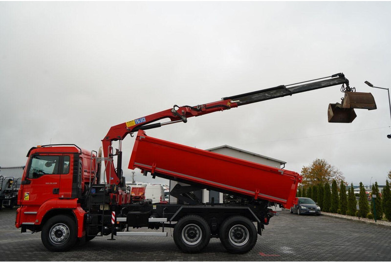 MAN TGS 26.400 / 6x4 / WYWROTKA 2 STRONNA + HDS HMF 1530 K2 / HYDR - Camion benne, Camion grue: photos 2 MAN TGS 26.400 / 6x4 / WYWROTKA 2 STRONNA + HDS HMF 1530 K2 / HYDR - Camion benne, Camion grue: photos 2