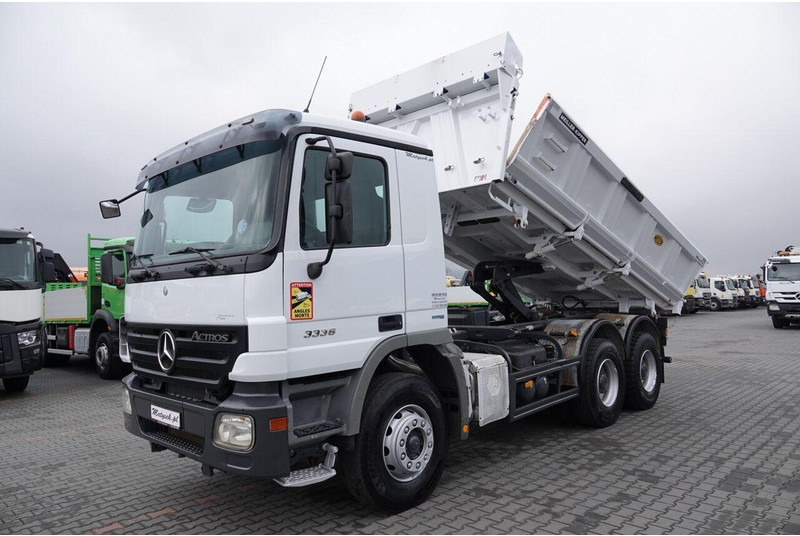 Mercedes-Benz ACTROS 3336 / 6x4 / WYWROTKA / BORDMATIC / HYDROBURTA / MEILLER - Camion benne: photos 3 Mercedes-Benz ACTROS 3336 / 6x4 / WYWROTKA / BORDMATIC / HYDROBURTA / MEILLER - Camion benne: photos 3