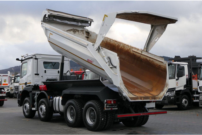 Mercedes-Benz AROCS 3246 / 8x4 / WYWROTKA / TYLNOZSYP / EURO 6 / OPONY 100 % - Camion benne: photos 3 Mercedes-Benz AROCS 3246 / 8x4 / WYWROTKA / TYLNOZSYP / EURO 6 / OPONY 100 % - Camion benne: photos 3