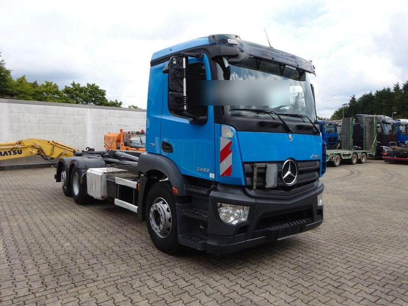 Mercedes-Benz Antos 2533 - Hook lift truck 6x2 - Camion ampliroll: photos 5 Mercedes-Benz Antos 2533 - Hook lift truck 6x2 - Camion ampliroll: photos 5