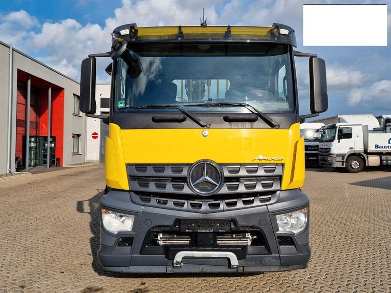 Mercedes-Benz Arocs 1830 - Camion plateau, Camion grue: photos 2 Mercedes-Benz Arocs 1830 - Camion plateau, Camion grue: photos 2
