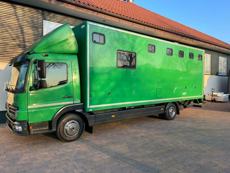 Mercedes-Benz Atego 1018 - Horse transporter - Camion chevaux: photos 1 Mercedes-Benz Atego 1018 - Horse transporter - Camion chevaux: photos 1