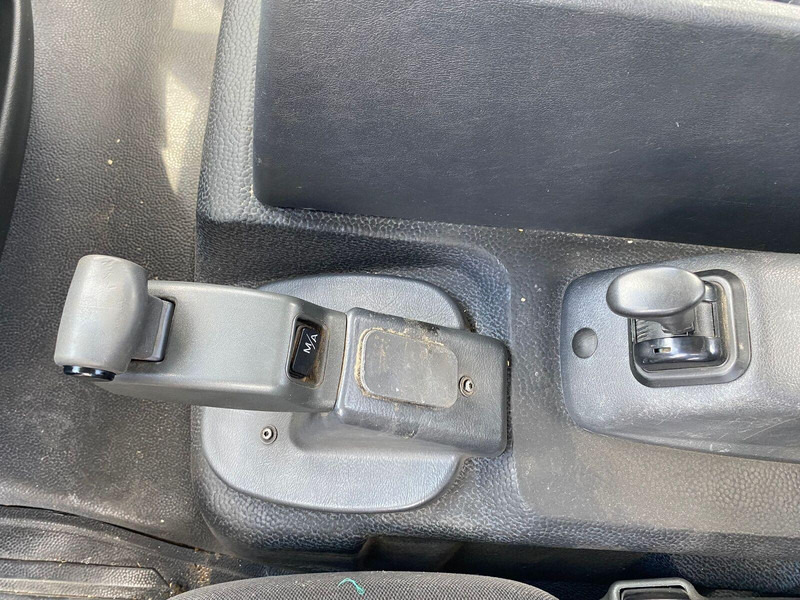 Camion benne Mercedes-Benz Atego 818 - 3 sided tipper: photos 19