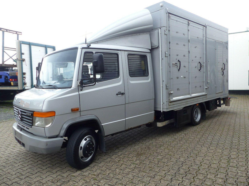 Mercedes-Benz Vario 818 Doka horse transporter + Tail lift - Camion chevaux: photos 3 Mercedes-Benz Vario 818 Doka horse transporter + Tail lift - Camion chevaux: photos 3