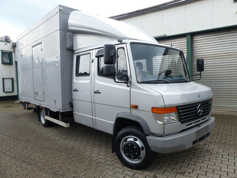 Mercedes-Benz Vario 818 Doka horse transporter + Tail lift - Camion chevaux: photos 2 Mercedes-Benz Vario 818 Doka horse transporter + Tail lift - Camion chevaux: photos 2
