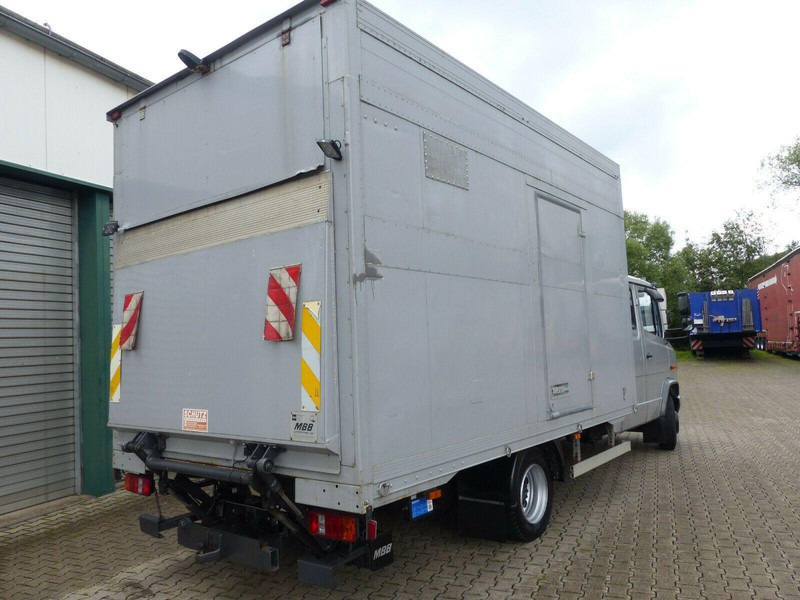 Mercedes-Benz Vario 818 Doka horse transporter + Tail lift - Camion chevaux: photos 5 Mercedes-Benz Vario 818 Doka horse transporter + Tail lift - Camion chevaux: photos 5