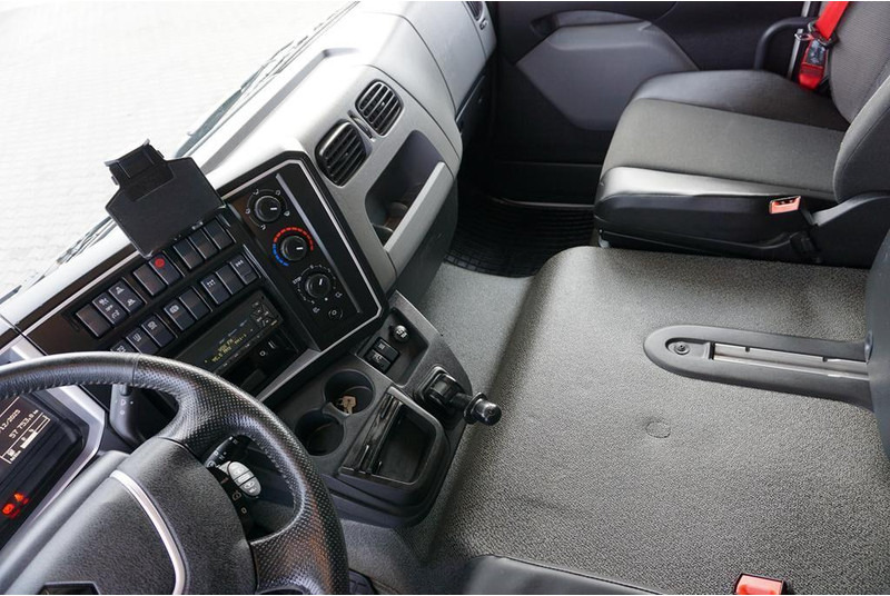 Camion à rideaux coulissants Renault D 16 / 280 / ACC / E 6 / BURTOFIRANKA + WINDA / ŁAD. 8 925 KG /: photos 9 Camion à rideaux coulissants Renault D 16 / 280 / ACC / E 6 / BURTOFIRANKA + WINDA / ŁAD. 8 925 KG /: photos 9