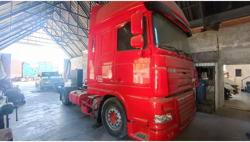 DAF XF 105.460 Lowdeck - MEGA - Tracteur routier: photos 4 DAF XF 105.460 Lowdeck - MEGA - Tracteur routier: photos 4