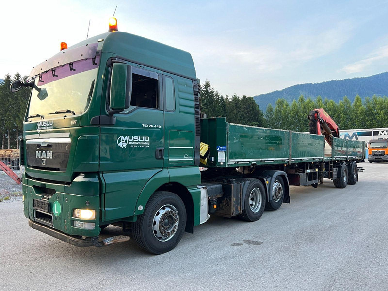 MAN TGX 26.440 6x2 + Flatbed semi trailer + Crane PK26002 - Tracteur routier: photos 1 MAN TGX 26.440 6x2 + Flatbed semi trailer + Crane PK26002 - Tracteur routier: photos 1