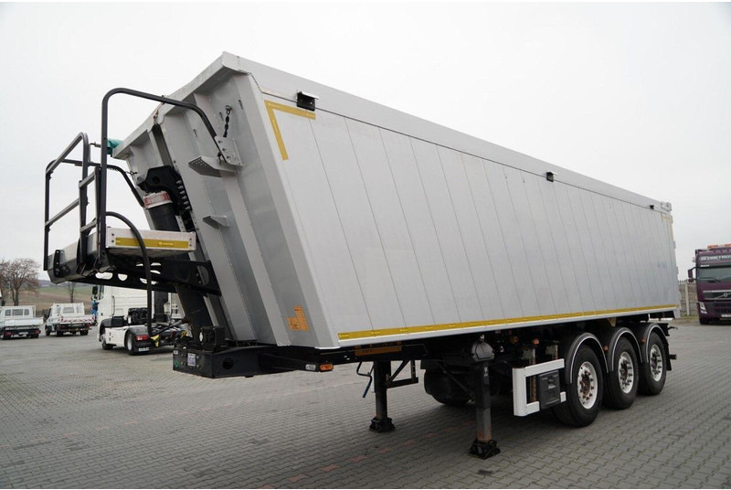 Wielton WYWROTKA / 41 M3 / ALUMINIOWA / 2x OŚ PODNOSZONA / OSIE SAF / A - Semi-remorque benne: photos 2 Wielton WYWROTKA / 41 M3 / ALUMINIOWA / 2x OŚ PODNOSZONA / OSIE SAF / A - Semi-remorque benne: photos 2