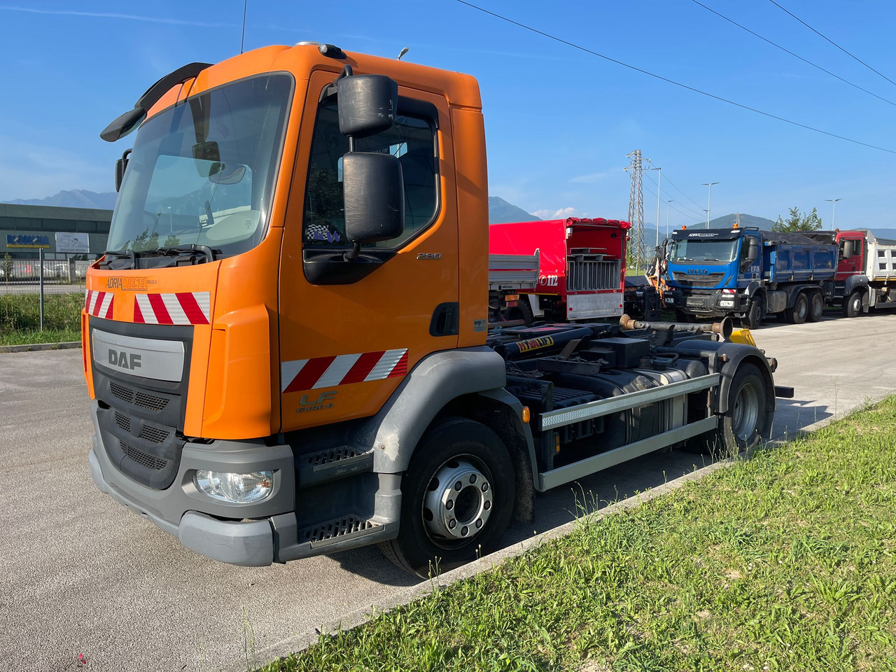 DAF LF280LE - Camion ampliroll: photos 1 DAF LF280LE - Camion ampliroll: photos 1