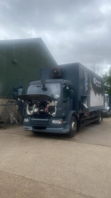 DAF LF 55-220 18 Ton Boxvan Fitted paper and Fabric Shredding Machine - Camion fourgon, Véhicule de voirie/ Spécial: photos 4 DAF LF 55-220 18 Ton Boxvan Fitted paper and Fabric Shredding Machine - Camion fourgon, Véhicule de voirie/ Spécial: photos 4