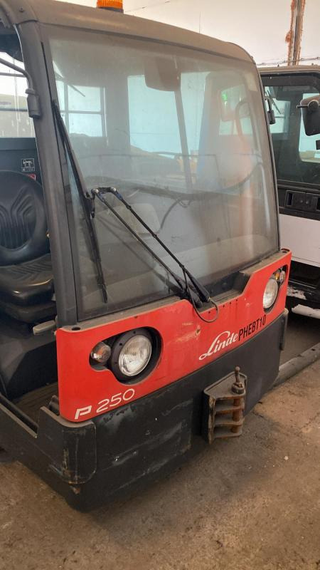 Linde Electric Tug P250 - Chariot tracteur: photos 1 Linde Electric Tug P250 - Chariot tracteur: photos 1