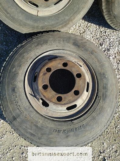 4 x used 7.50-16 LT tyres on 6 studs rims for Toyota Dyna 300 - Roue complète: photos 5 4 x used 7.50-16 LT tyres on 6 studs rims for Toyota Dyna 300 - Roue complète: photos 5
