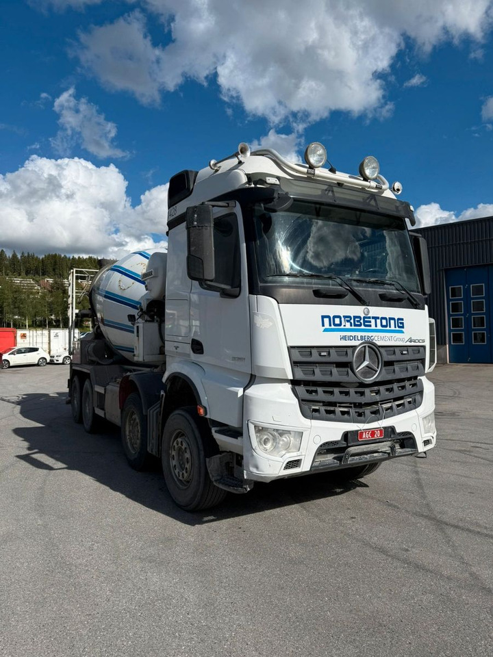 Mercedes-Benz 3251 / 9 m3 mixer + Liebher 12+4 - Camion malaxeur: photos 1 Mercedes-Benz 3251 / 9 m3 mixer + Liebher 12+4 - Camion malaxeur: photos 1