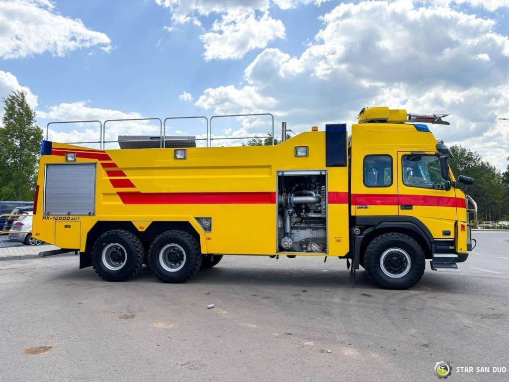 Volvo FM 460 6x6 Rosenbauer Fire Truck LSP Water Tank - Camion: photos 3 Volvo FM 460 6x6 Rosenbauer Fire Truck LSP Water Tank - Camion: photos 3