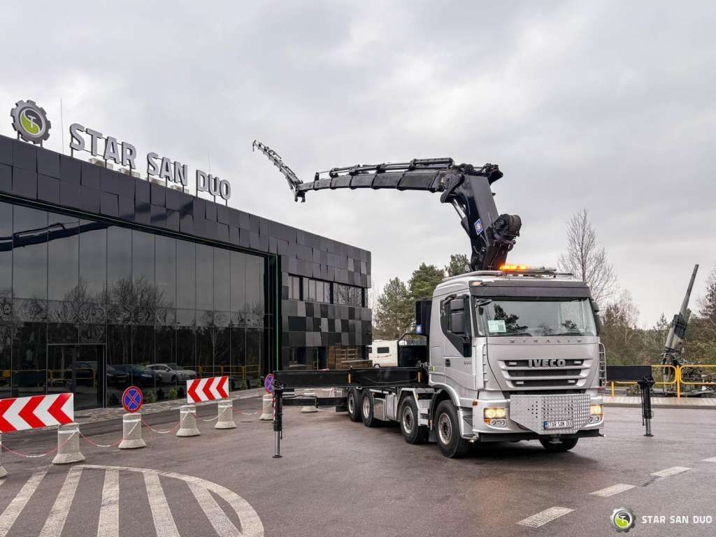 Iveco STRALIS AS320S50Y 8x2 HMF 8520-0K6 FLY JIB Winc - Camion grue: photos 2 Iveco STRALIS AS320S50Y 8x2 HMF 8520-0K6 FLY JIB Winc - Camion grue: photos 2
