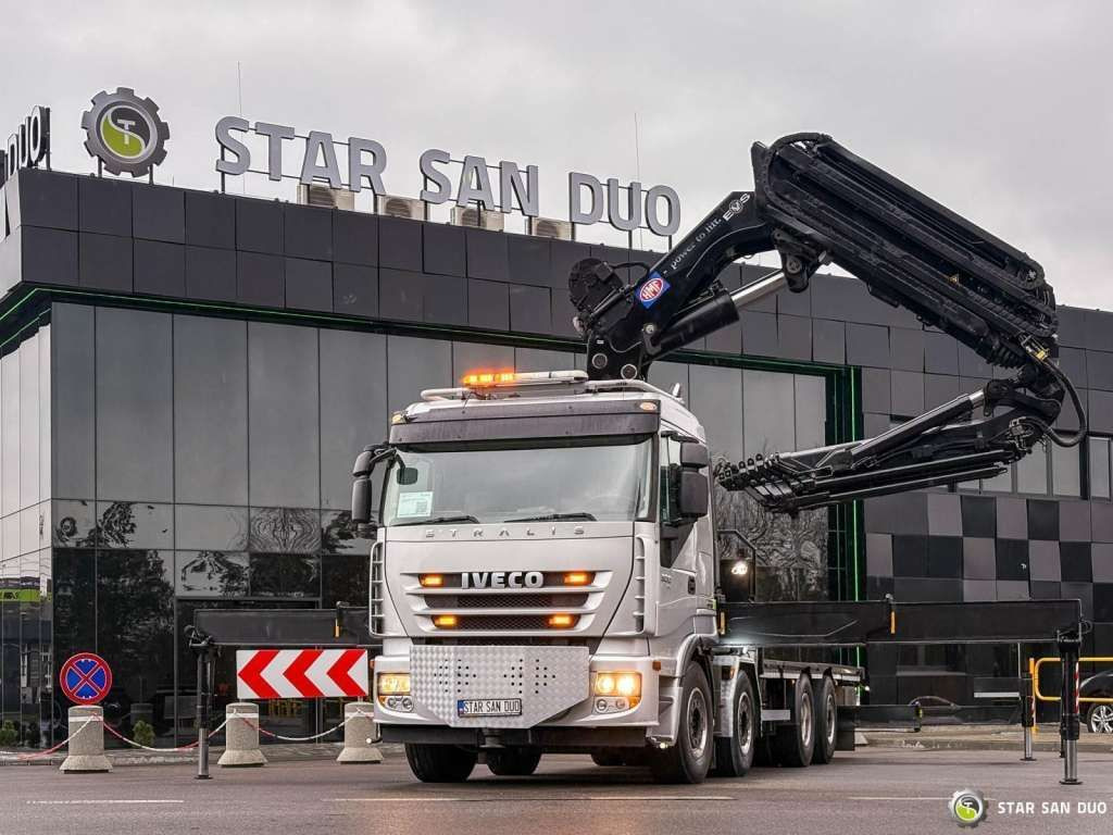 Iveco STRALIS AS320S50Y 8x2 HMF 8520-0K6 FLY JIB Winc - Camion grue: photos 1 Iveco STRALIS AS320S50Y 8x2 HMF 8520-0K6 FLY JIB Winc - Camion grue: photos 1