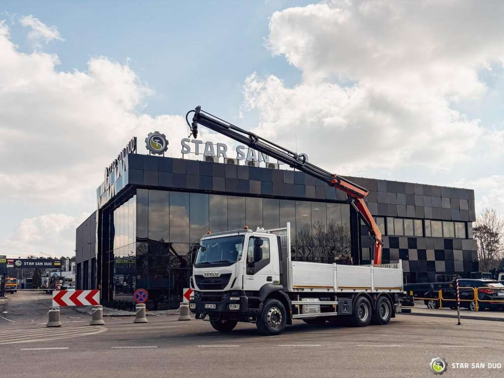 Iveco TRAKKER 450 6x4 PALFINGER PK 18502 SH Rotator - Camion grue: photos 1 Iveco TRAKKER 450 6x4 PALFINGER PK 18502 SH Rotator - Camion grue: photos 1