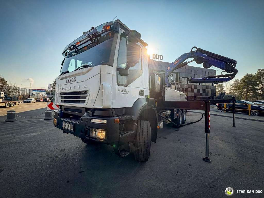 Iveco TRAKKER 450 6x6 PM41S FLY JIB Crane Kipper - Camion grue: photos 4 Iveco TRAKKER 450 6x6 PM41S FLY JIB Crane Kipper - Camion grue: photos 4
