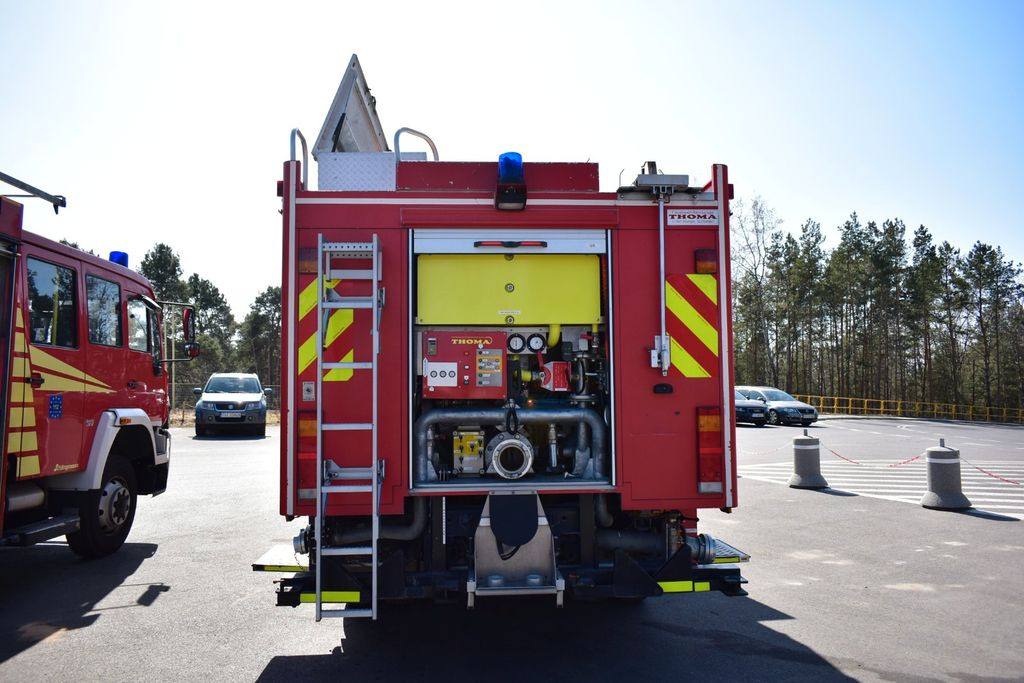 MAN 4x4 Firetruck Feuerwehr DOKA Expedition Camper - Camion de pompier: photos 4 MAN 4x4 Firetruck Feuerwehr DOKA Expedition Camper - Camion de pompier: photos 4