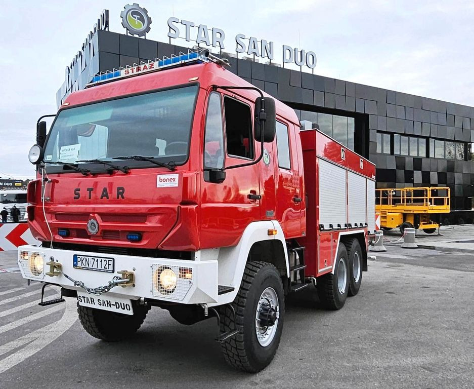MAN 6x6 STAR Firetruck Feuerwehr - Camion de pompier: photos 1 MAN 6x6 STAR Firetruck Feuerwehr - Camion de pompier: photos 1