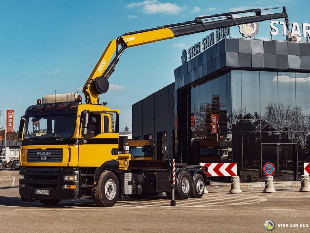 MAN TGA 18.440 6x2 FASSI F 210 A.24 Crane Rotator - Camion grue: photos 1 MAN TGA 18.440 6x2 FASSI F 210 A.24 Crane Rotator - Camion grue: photos 1