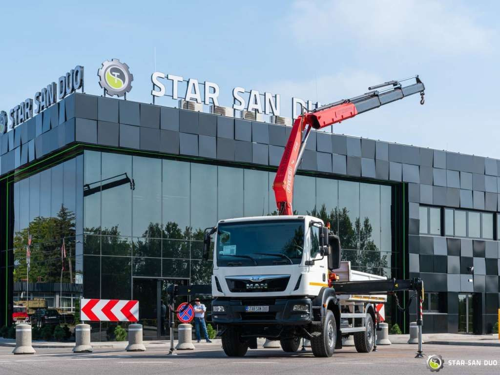 MAN TGM 18.250 4x4 Fassi F215A.0.23 Active HDS Cran - Camion grue: photos 3 MAN TGM 18.250 4x4 Fassi F215A.0.23 Active HDS Cran - Camion grue: photos 3
