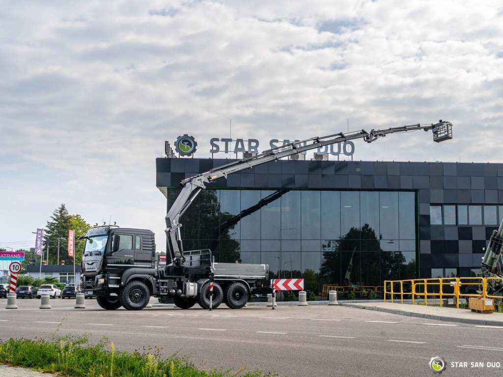 MAN TGS 26.420 6x6 HMF 3000 K6 Fly Jib Crane Basket - Camion grue: photos 3 MAN TGS 26.420 6x6 HMF 3000 K6 Fly Jib Crane Basket - Camion grue: photos 3