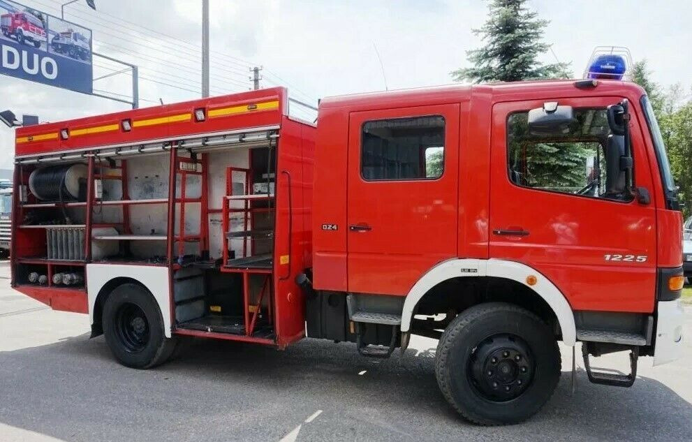 Mercedes-Benz 4x4 ATEGO 1225 Firebrigade Feuerwehr - Camion de pompier: photos 4 Mercedes-Benz 4x4 ATEGO 1225 Firebrigade Feuerwehr - Camion de pompier: photos 4