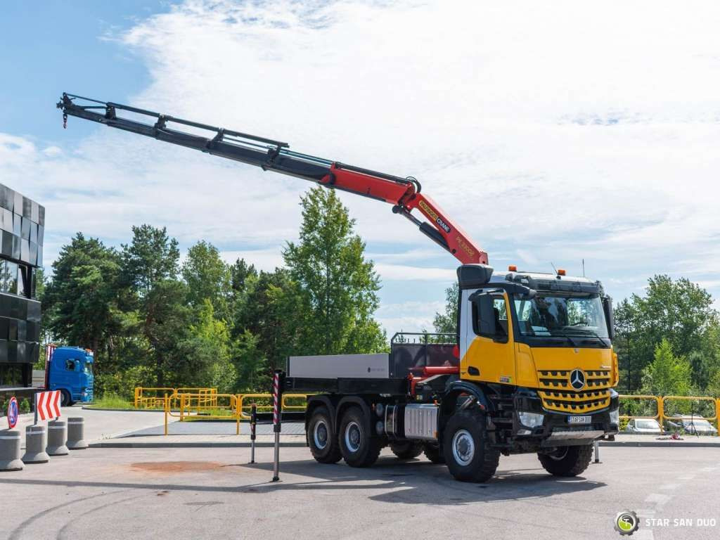 Mercedes-Benz AROCS 3345 6x6 PALFINGER PK 33002 Euro 6 Crane - Camion grue: photos 3 Mercedes-Benz AROCS 3345 6x6 PALFINGER PK 33002 Euro 6 Crane - Camion grue: photos 3
