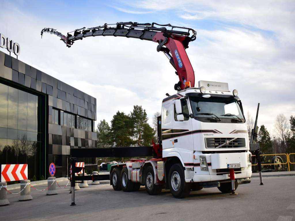 Volvo FH 520 8x2 EFFER 850 Fly Jib Winch 5th - Tracteur routier: photos 3 Volvo FH 520 8x2 EFFER 850 Fly Jib Winch 5th - Tracteur routier: photos 3