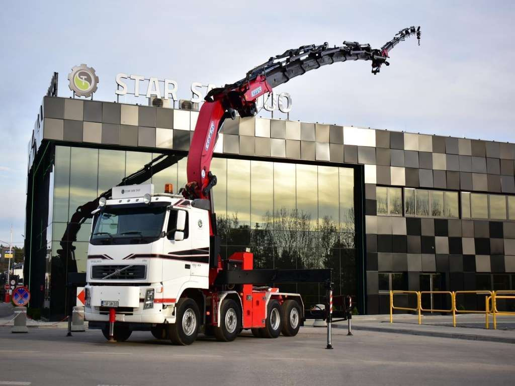 Volvo FH 520 8x2 EFFER 850 Fly Jib Winch 5th - Tracteur routier: photos 1 Volvo FH 520 8x2 EFFER 850 Fly Jib Winch 5th - Tracteur routier: photos 1