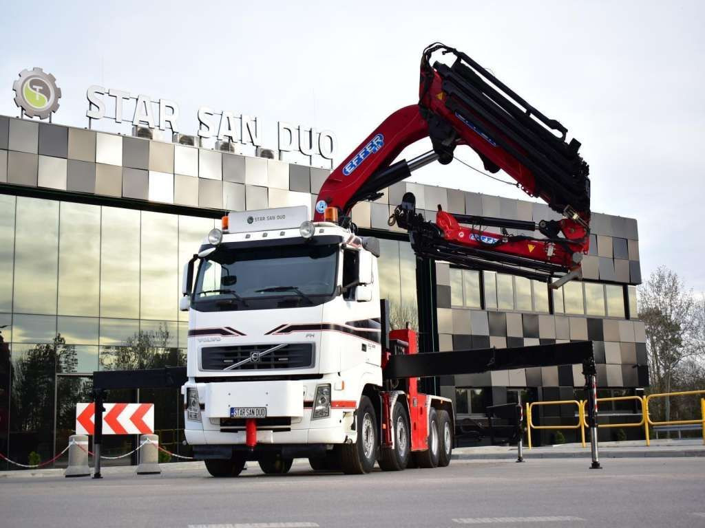 Volvo FH 520 8x2 EFFER 850 Fly Jib Winch 5th - Tracteur routier: photos 2 Volvo FH 520 8x2 EFFER 850 Fly Jib Winch 5th - Tracteur routier: photos 2