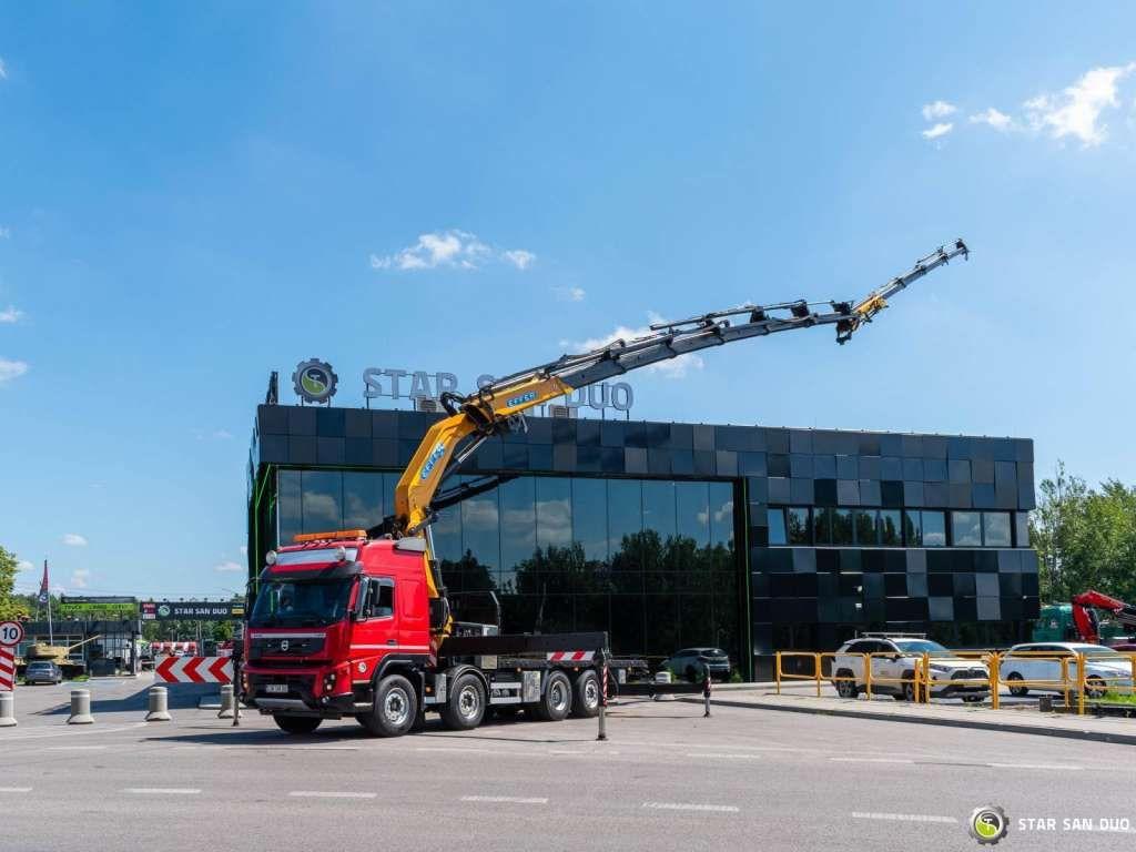 Volvo FMX 500 8x2 Effer 585 Fly Jib Winch Crane Kran - Camion grue: photos 2 Volvo FMX 500 8x2 Effer 585 Fly Jib Winch Crane Kran - Camion grue: photos 2
